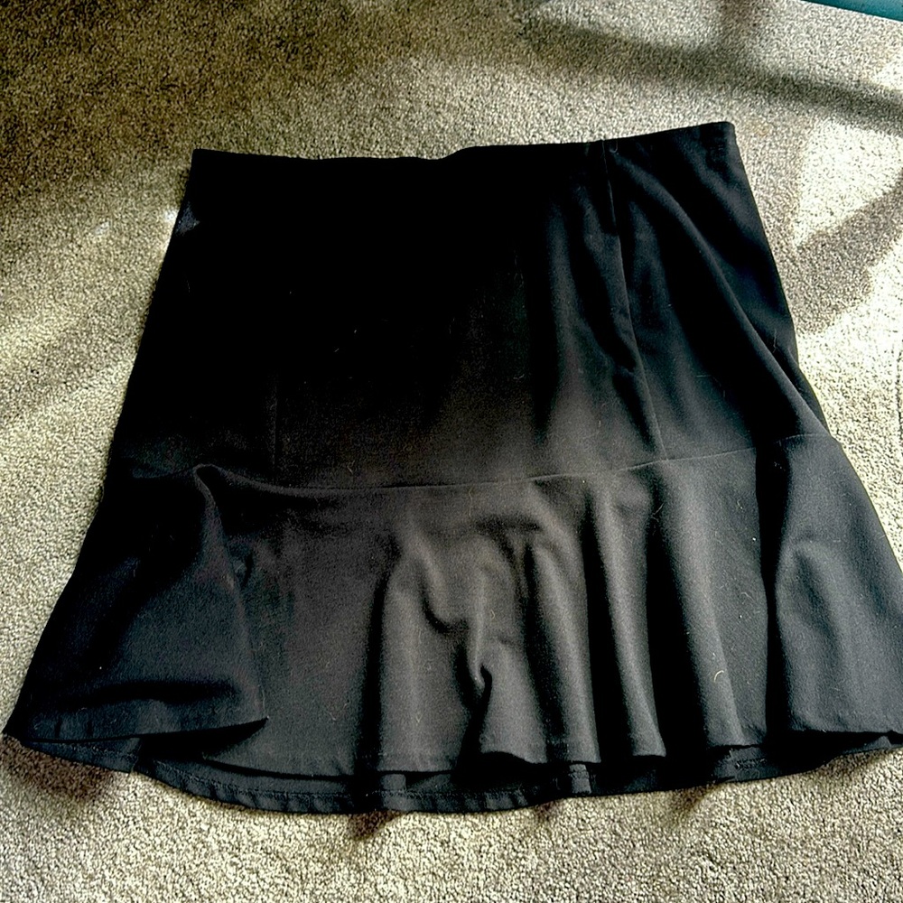Daisy Fuentes Black flare mini skirt